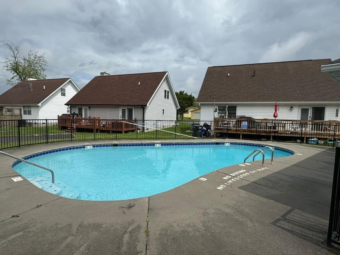Вілла 1 Mile To Pkwy, Pets, Hot Tub, Creekside, Porch Піджен-Фордж Екстер'єр фото
