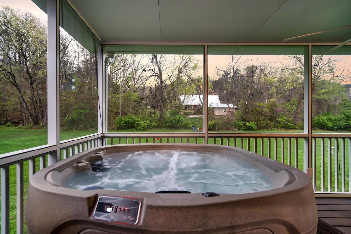 Вілла 1 Mile To Pkwy, Pets, Hot Tub, Creekside, Porch Піджен-Фордж Екстер'єр фото